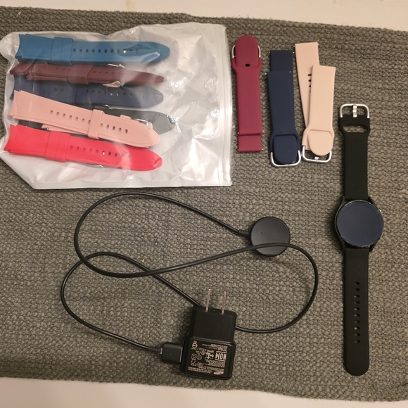 Samsung Galaxy Watch 4 - Picture 1 of 3